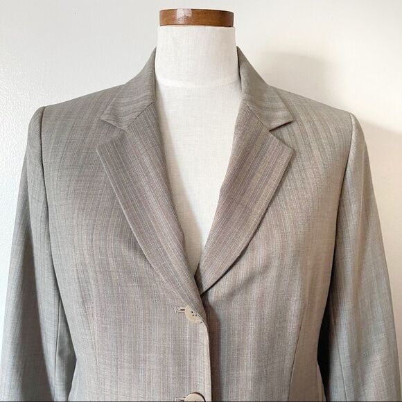 Lafayette 148 NY Gray Button Blazer size 12 preowned - Picture 4 of 7